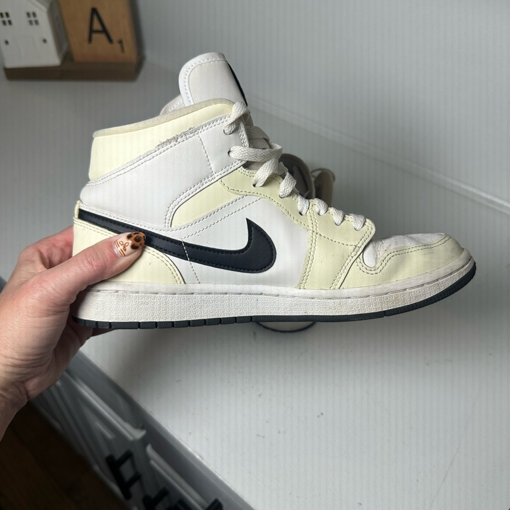 Nike Air Force 1 High Women's 9 Coconut Milk White Black Leather Sneakers StockX - Picture 8 of 10